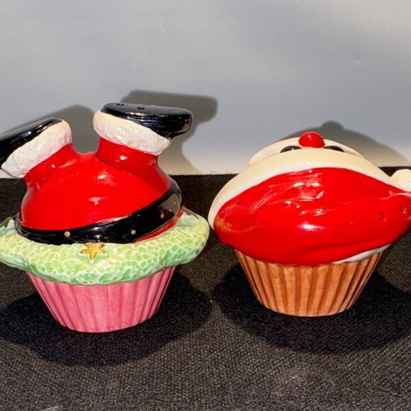 Santa Claus Salt and Pepper Shaker Set - Picture 4 of 8
